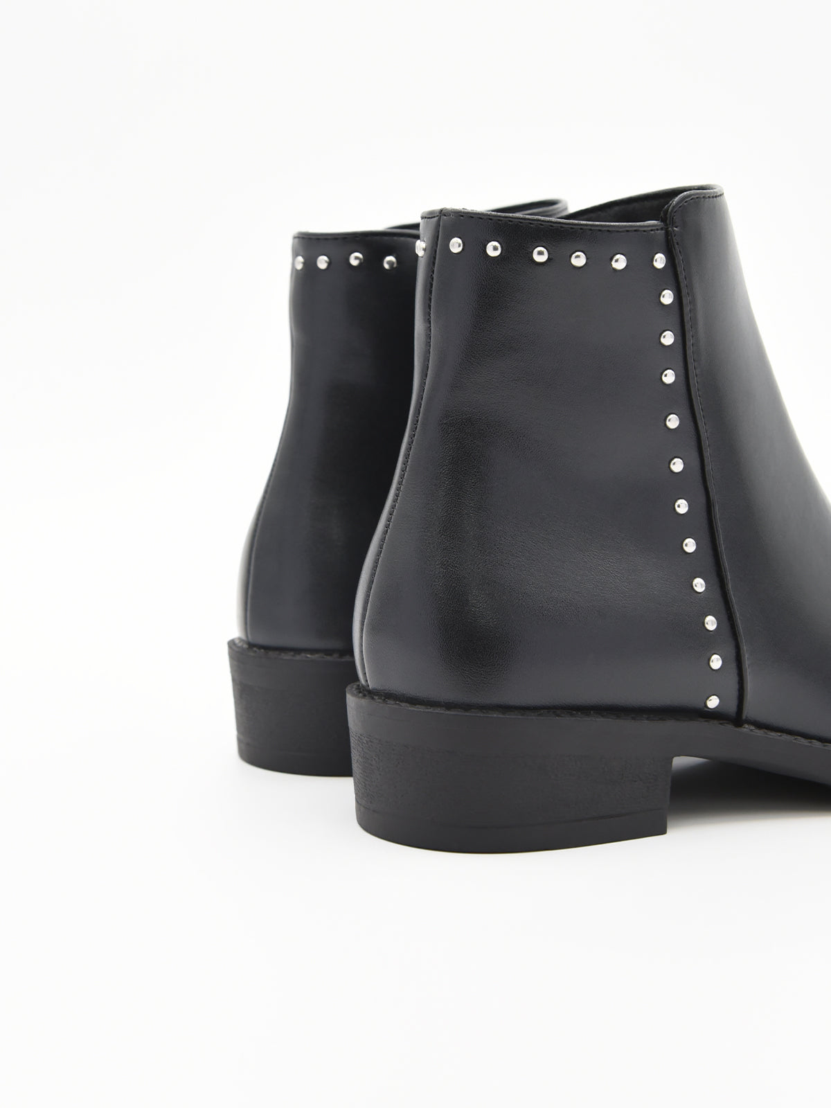 NYREX BLACK MINIMALIST BOOT WITH STUDS