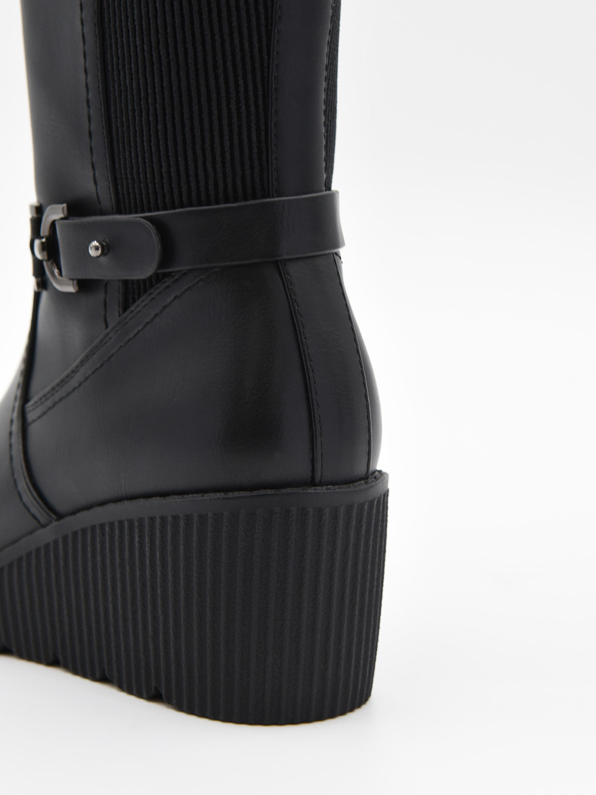 Black high-shaft wedge boot with buckle