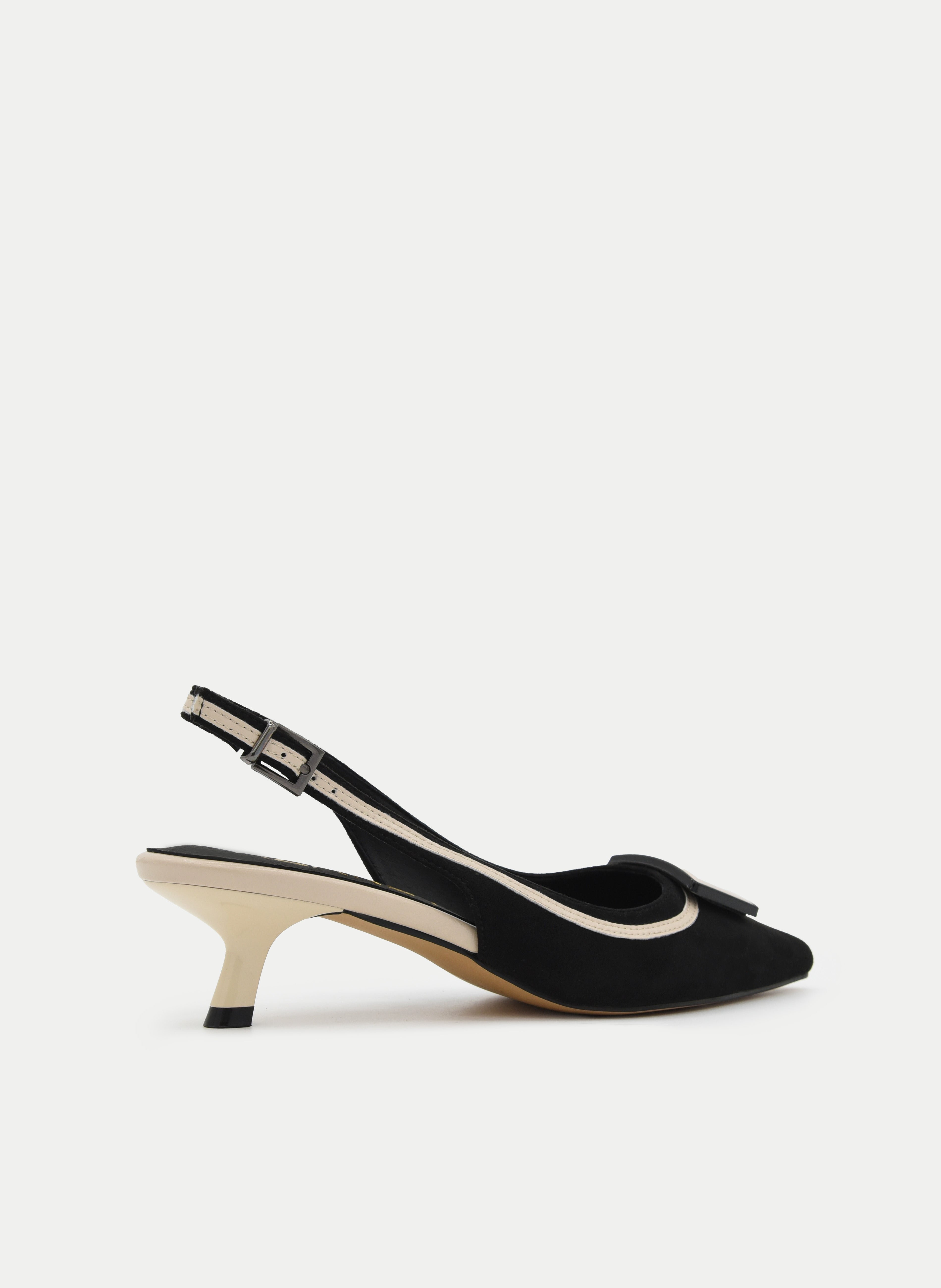 ZAPATO DESTALONADO NEGRO CON HEBILLA Y TACÓN