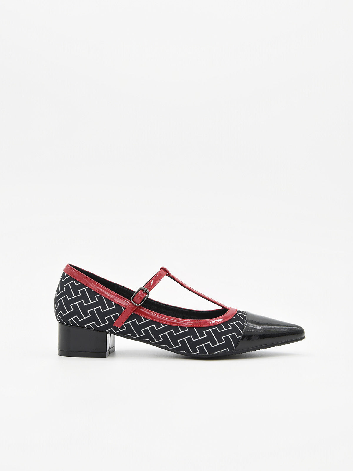 Zapato Negro para Mujer con Estampado Geométrico y Ribete Rojo