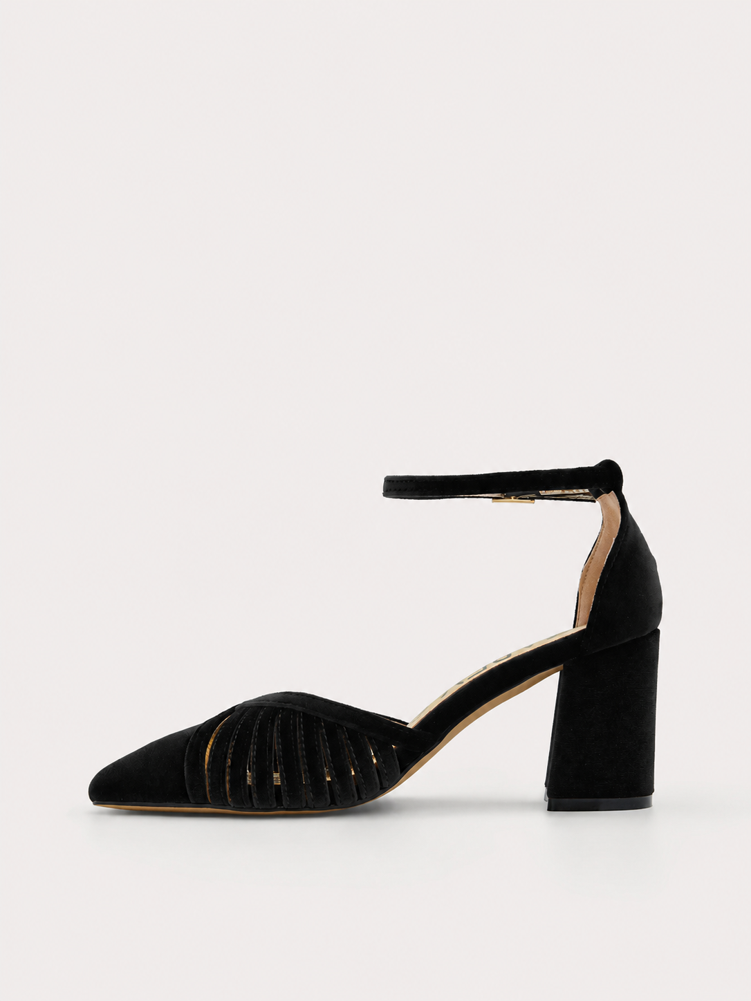 ZAPATOS DE SALÓN DE TERCIOPELO NEGRO CON CORREA