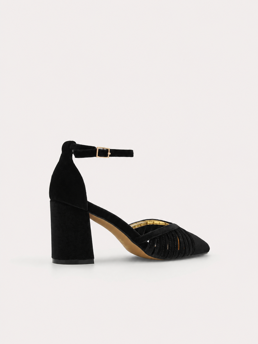 ZAPATOS DE SALÓN DE TERCIOPELO NEGRO CON CORREA