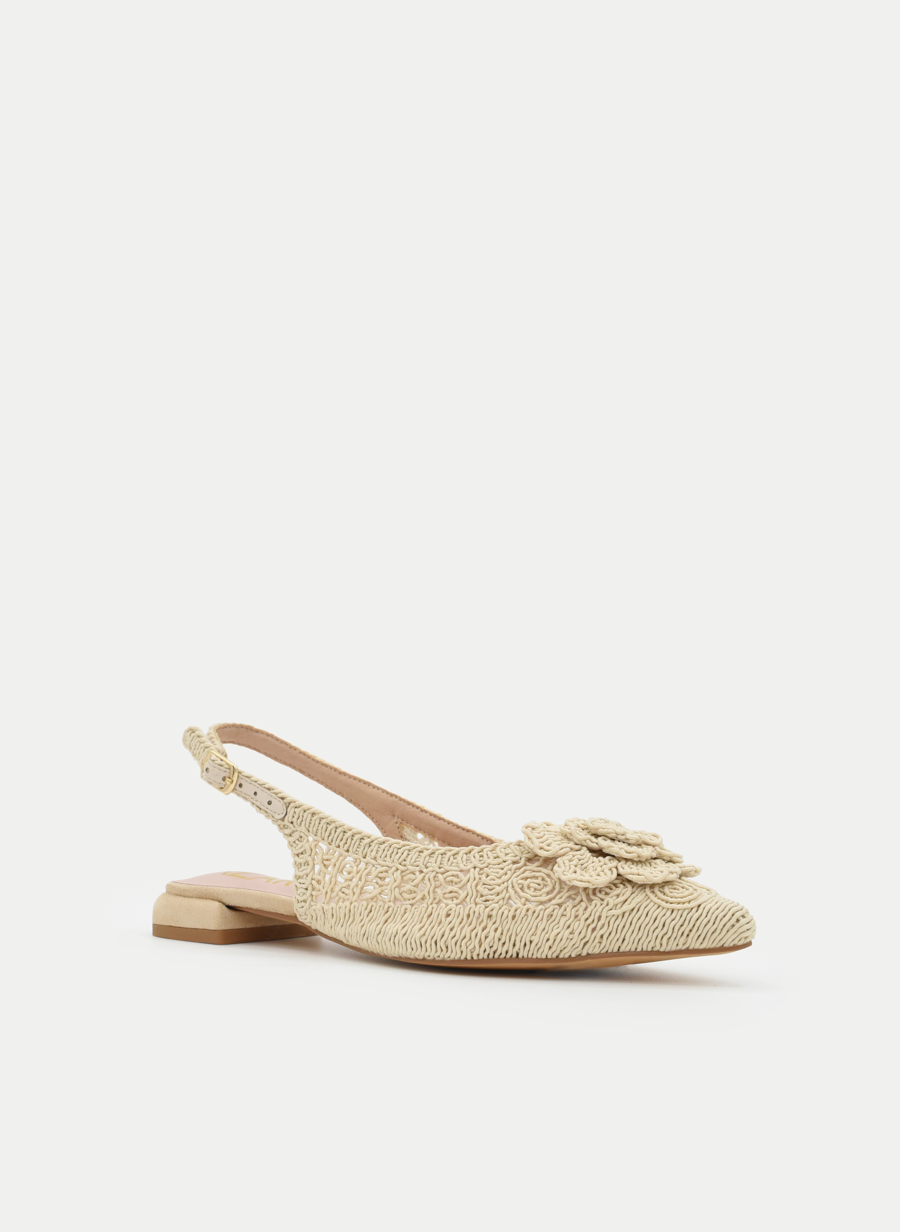 BAILARINA DESTALONADA BEIGE DE CROCHET CON FLOR