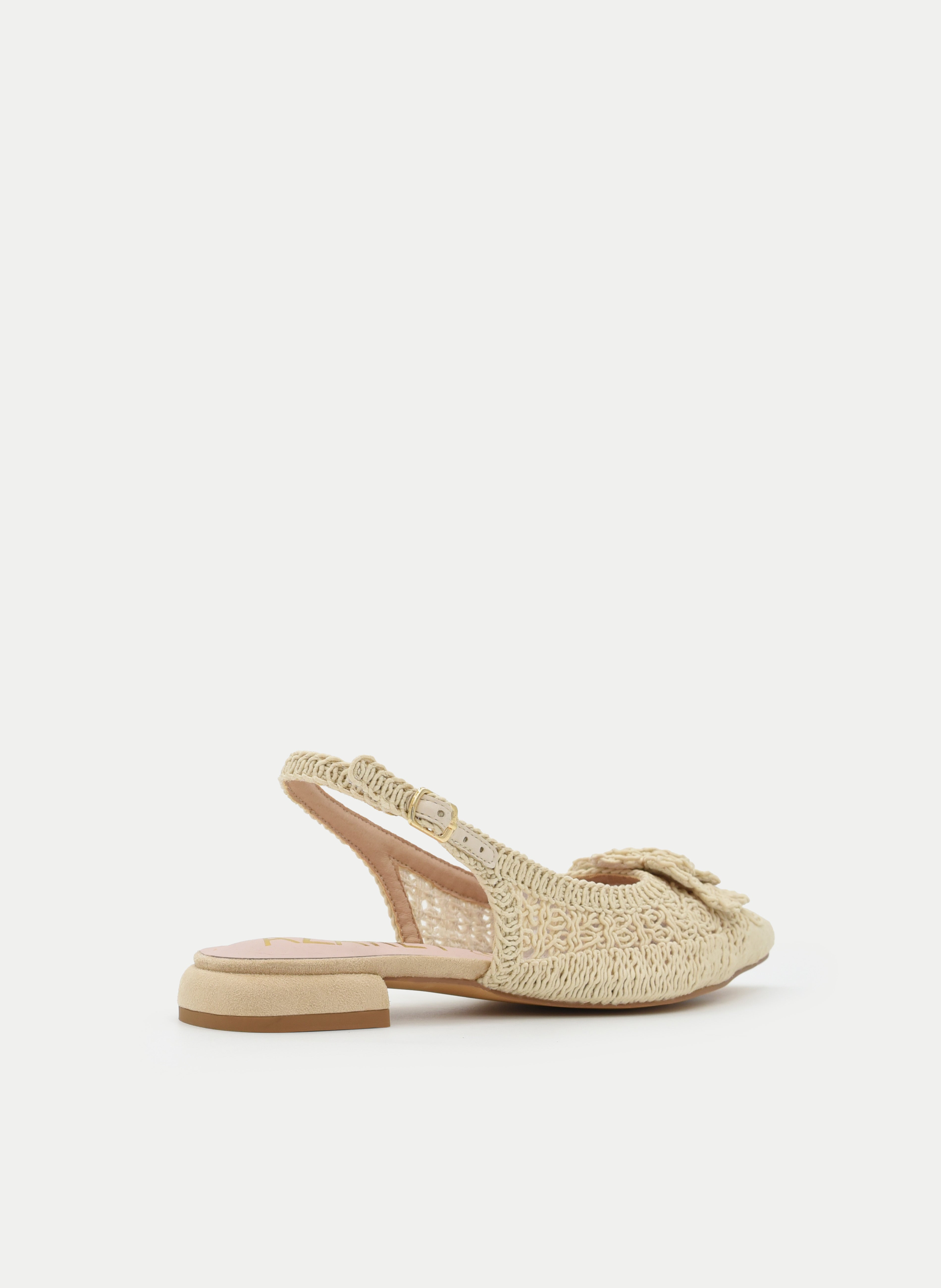 BAILARINA DESTALONADA BEIGE DE CROCHET CON FLOR