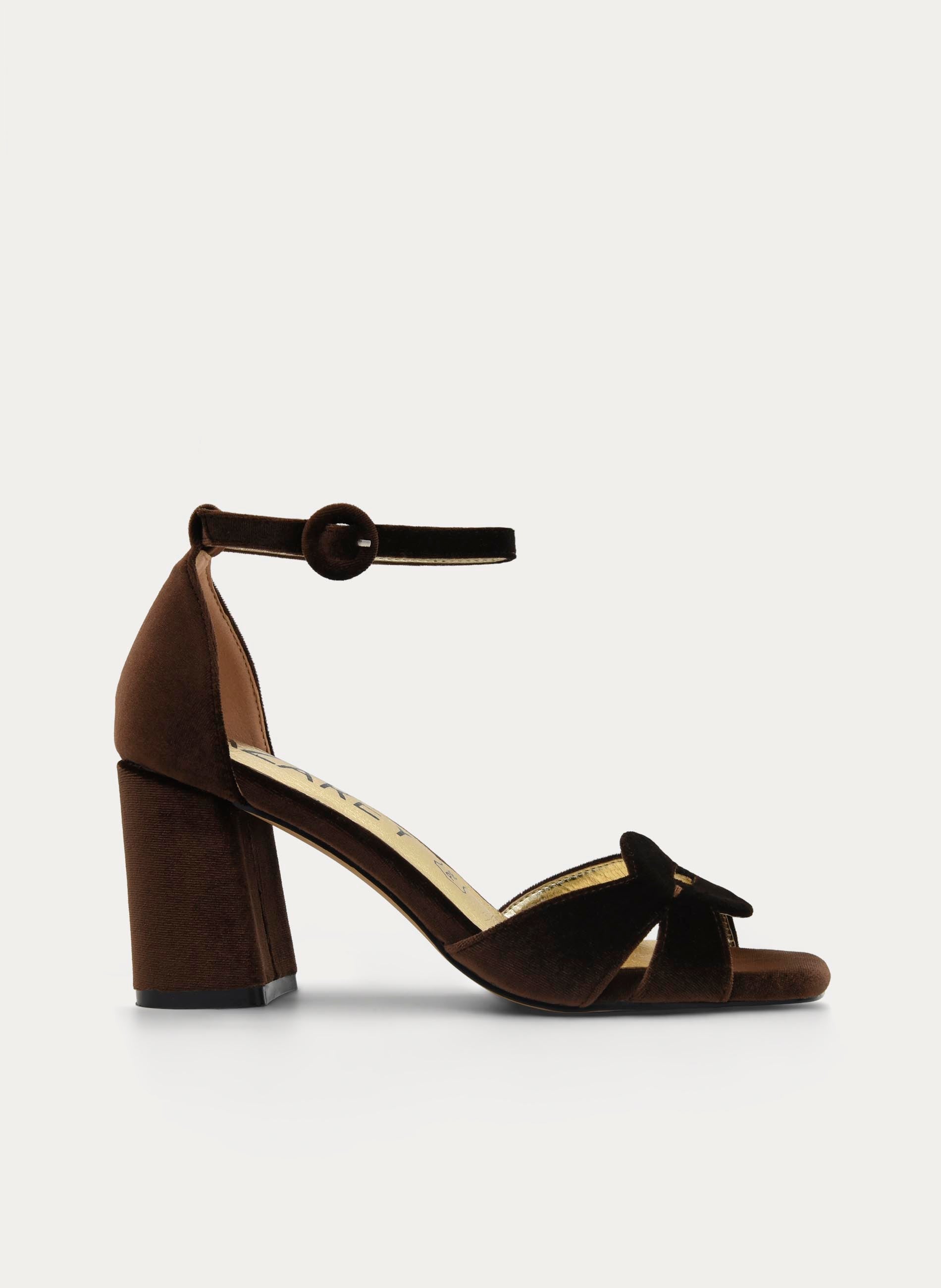 SANDALIA DE TERCIOPELO MARRÓN ELEGANTE