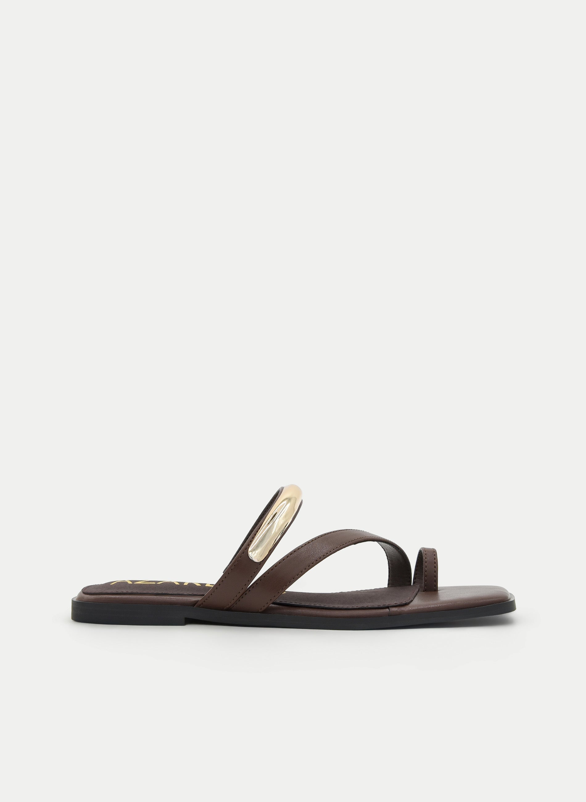 SANDALIA PLANA MARRÓN CON DETALLE DORADO MINIMALISTA